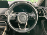 【純正革巻きステアリング】上質な革を使用することで、手にしっかり馴染みとても運転しやすいハンドルです♪