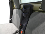 【快適なシート】運転席と助手席の間もスッキリしており、足元も清掃済みです。長時間の移動でも快適に過ごせるよう丁寧に仕上げております。