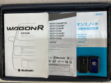 スマートキーは鍵をバッグに入れたままでもドアロックの開閉やエンジンのON・OFFができます。夜間や雨の日も鍵を探さなくて良いので便利です。