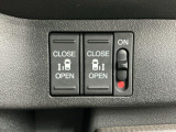 狭い所でも乗り降り楽々な両側電動スライドドアです!簡単にドアの開閉が出来る為女性やお年寄りにも優しく、荷物で手が塞がった時なども大変便利です!