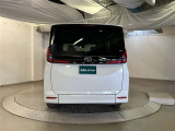 バックカメラが付いているので後方確認が非常にしやすいです。今や運転初心者も熟練者も必須装備!ついていて損はないですね♪