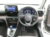 運転席からの視界はこんな感じです☆お気軽にご来店いただき、実際に座って是非お確かめください。ドライバーに寄り添う快適な操作フィールをもたらすステアリングです。