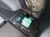 応急パンク修理キット・車載工具。