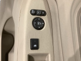 狭い駐車場で便利な電動格納ドアミラーが付いています。