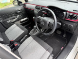 フランス車ならではのオシャレな内装がオススメです!