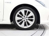 タイヤサイズは(225/45R18)で純正アルミホイールです。