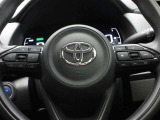 ステアリングスイッチ付。車の操作をハンドル回りで行えるので安全に操作できます