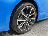 『トヨタ純正アルミホイール装着車になります!』スタイリッシュでとてもかっこいいですね♪