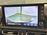 リバースギアに入れるだけで後方の表示へ切り替わります。夜間や雨の日の駐車も楽になりますよ。