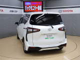 バックモニターで、後方を確認しながら安心して駐車することができます。運転初心者も熟練者も必須の機能ですよ!
