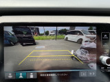 【バックカメラ(3モード)】視点を切り替えて後方を確認でき、駐車や車庫入れも安心です。