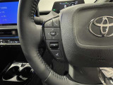 【ステアリングスイッチ】運転中に視線を前に向けたまま画面の操作できます。