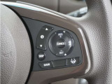 ◆アダプティブクルーズコントロール◆予め設定した車速内でクルマが自動的に加減速。前走車との適切な車間距離を維持しながら追従走行します。【LKAS】車線維持支援システムでステアリング操作を支援。