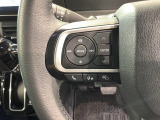 ステアリングにオーディオ操作スイッチが付いています。オーディオ画面に直接タッチしなくても操作が出来ますので、運転に集中できます。