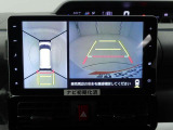 【パノラマモニター】上からの映像を表示。前後左右のカメラで合成し、運転席からの目視だけでは確認しにくい状況をリアルタイムで見晴らせます