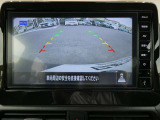 ギアを『R』に入れた後、カメラボタンを2回押すと、ナビ画面に後方の映像を映してくれるので、駐車がし易くなります。