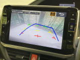 【バックカメラ】駐車時に後方がリアルタイム映像で確認できます。大型商業施設や立体駐車場での駐車時や、夜間のバック時に大活躍!運転スキルに関わらず、今や必須となった装備のひとつです!