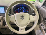インテリアに合わせたデザインのステアリングは、運転される方のことも考え、運転しやすい形状、大きさです。是非一度、実際に触ってお確かめください。