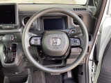 ステアリングスイッチでオーディオ各種操作が可能で、運転に集中できます。安心・安全・快適なドライブをお楽しみいただけます。