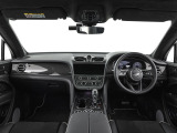 前車追従機能、レーンキープアシスト、ヘッドアップディスプレイも付いており、多数のオプションを備えております。