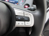 Hondaセンシングの機能のひとつ、アダプティブクルーズコントロール付!アクセルから足を離しても設定したスピードと前車との車間を保ち走行してくれます!車線維持もアシスト☆高速道路で疲労軽減ですね☆