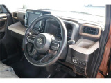 前席全体 目線も高く広い視界で安心して運転することができますね!