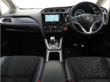 ◆視界広々で非常に運転しやすくロングドライブでも疲れを感じさせないすっきりとまとまったインパネ周りです。