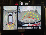 【バックモニター】駐車時に後方がリアルタイム映像で確認できます。大型商業施設や立体駐車場での駐車時や、夜間のバック時に大活躍?