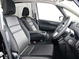 運転席まわりです。実際に座ってみて乗り心地を体感してみて下さい。