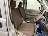 【フロントシート】さまざまな体格の方が快適に運転ができるよう配慮したシートになっております。