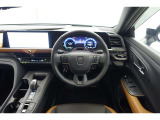 スポーティームード溢れる運転席周りですね。 クイックなドライビングに対応できるよな運転席回りになっています。 ドライブがますます楽しくなりますね!