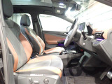 楽な姿勢で座ることが出来るので長時間の運転でも疲れにくいですし体もぶれにくいですよ。