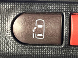 【パワースライドドア】スマートキーや運転席のスイッチでスライドドアの開閉が可能♪電動だから力を入れてドアを開ける必要が無く、小さいお子様でも、重い荷物を持っている時もラクに開け閉めできます♪