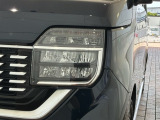LEDヘッドライトは、点灯の瞬間から最大光量を発揮し、突然暗くなるトンネルなどでの安定感を高めます。