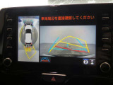 パノラミックビューモニター付きです。車両を上から見たような映像をディスプレイオーディオ画面に表示。運転席からの目視だけでは見にくい、車両周辺の状況をリアルタイムでしっかり確認できます。