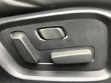 【メモリー機能付きパワーシート】ドライバーごとに設定したシート位置を記憶して、ボタン一つで切り替えできる便利な機能!運転する方が複数名いらっしゃるご家庭におすすめです♪