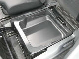 取り出しやすく、しまいやすい収納スペースが満載です。ティッシュやペットボトル等、用途に合わせた収納が可能ですので、使い方はあなた次第!