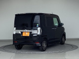 バックカメラが付いているのでバックでの車庫入れも安心です。