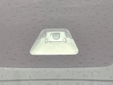 【スマートアシスト】走行中に前方の車両等を認識し、衝突しそうな時は警報とブレーキで衝突回避と被害軽減をアシスト。より安全にドライブをお楽しみいただけます。