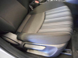 【運転席シート】へたりがちな運転席も大きなへたりがなく、綺麗な状態です。