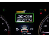 X-MODEは路面に応じてモードを選択するだけで4輪の駆動力やブレーキなどを最適にコントロール。悪路からのスムーズな脱出をサポートします。