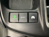 ギアセレクターの下に、異なる加速感を楽しめるドライブモードスイッチがついています。一般道、スポーツ走行、エコ走行など、シーンに合わせて最適な加速感を楽しめるドライブモードスイッチです。