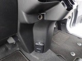 12V電源ソケット。