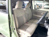 運転席まわりには十分なスペースがあり、大柄な方でもゆったり運転していただける環境です。