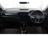 運転席/助手席です。安全装備をオプションで追加するのは日本的発想。フォルクスワーゲン車はサイドエアバッグを全車標準で装備しております。
