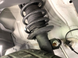 お車を安心してお乗りいただく為には、足回りの定期点検が欠かせません。サービスサポート(有償保証)では無料点検もご提供しており、安心のカーライフをお過ごしいただけるサポート体制が整っています。