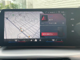 【純正ナビゲーション】BMWのナビゲーションは操作性も良く、詳細な地図情報と交通状況を見やすく表示し、快適なドライビングをサポートしながら目的地までナビゲートします。