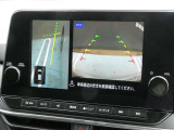「アラウンドビューモニター」は、ボタン操作ですれ違い時などの幅寄せに便利な「サイドブラインドビューモニター」に早変り♪