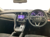 車内は光触媒抗菌消臭施工済です。スタイリッシュなデザインでスポーティなインパネ周りを演出します。グローブボックスやカップホルダーのほかにトレーなどたくさんの収納スペースが付いています。