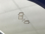 【ブラインドスポットインフォメーション】走行中、ドアミラーの死角になりやすい箇所に後続車が接近するとサイドミラー付近に警告を表示、ドライバーに注意喚起をしてくれます。
